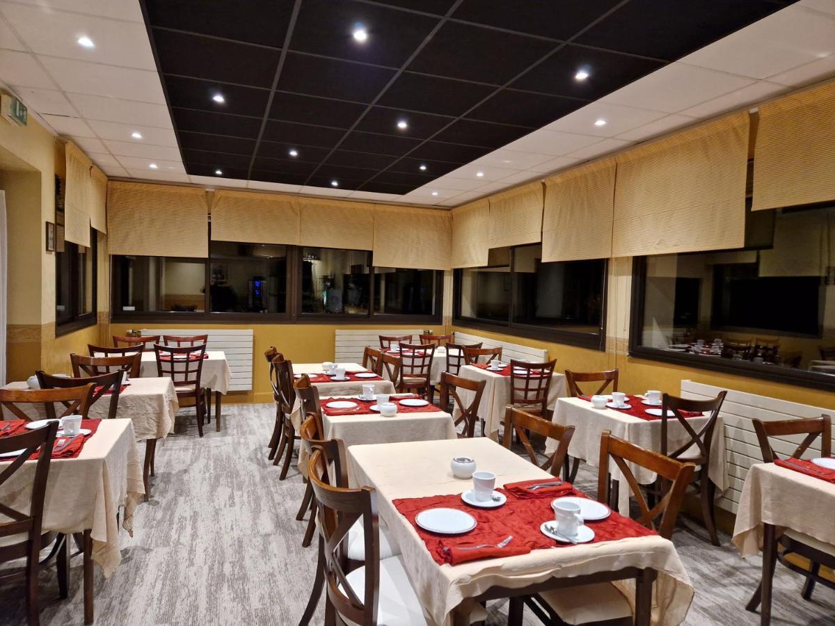 Logis Hotel-Restaurant Les Airelles Neufchâtel-en-Bray Εξωτερικό φωτογραφία