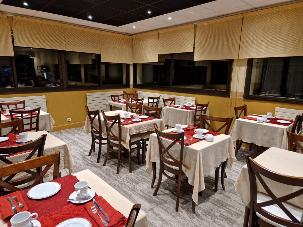 Logis Hotel-Restaurant Les Airelles Neufchâtel-en-Bray Εξωτερικό φωτογραφία